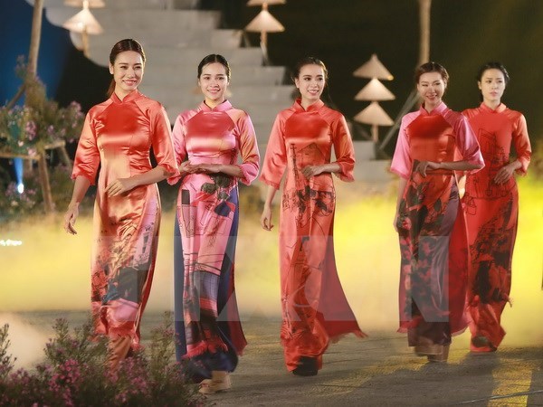 Hue craft festival honours artisans, craft villages