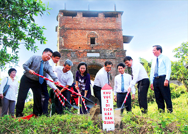 Hai Van Gate receives the National Monument Rank Certificate
