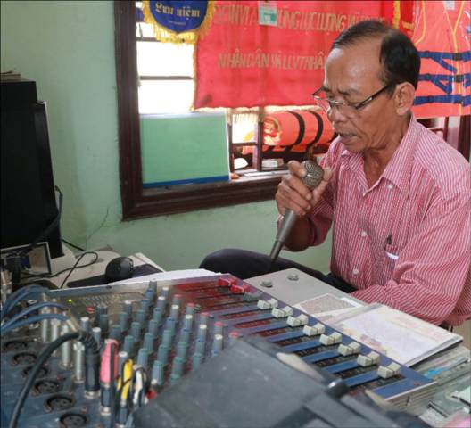 Ông sớm truyền thanh