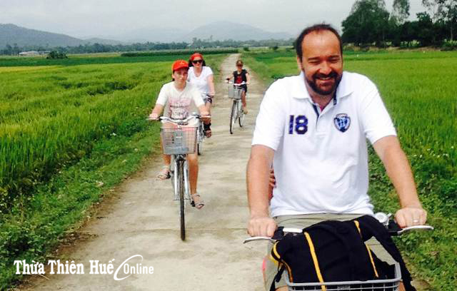 Cycling tour to enjoy Hue’s suburban landscape