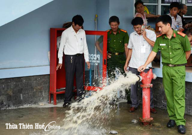 Nước xa không cứu được lửa gần