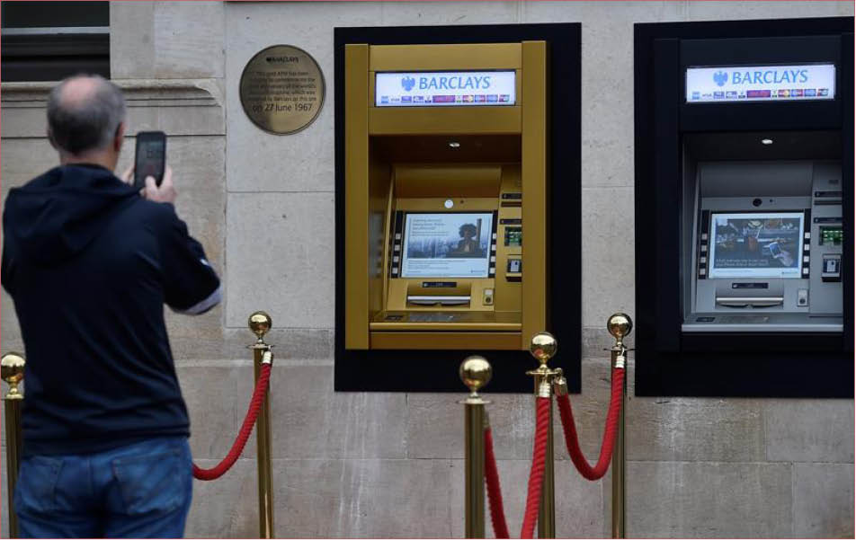 Máy ATM được dát vàng kỷ niệm 50 năm ra mắt
