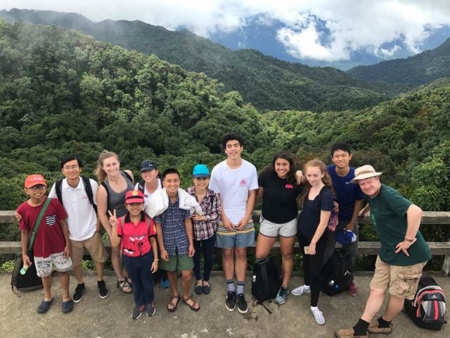 Sinh viên Đại học Pitzer học ngôn ngữ và văn hoá tại Huế