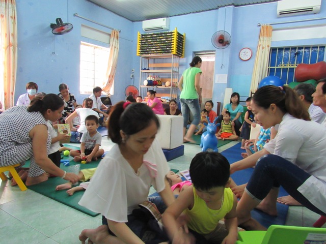 Trưng dụng phòng khám Da liễu phục vụ điều trị, phục hồi chức năng cho trẻ