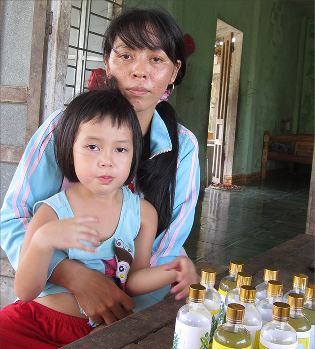 Mẹ bệnh nặng nuôi 4 con thơ