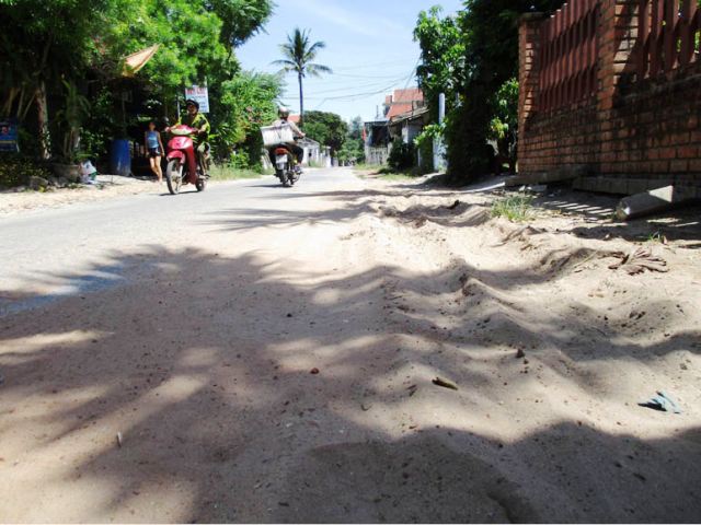 Những “bẫy cát” trên Quốc lộ 49B