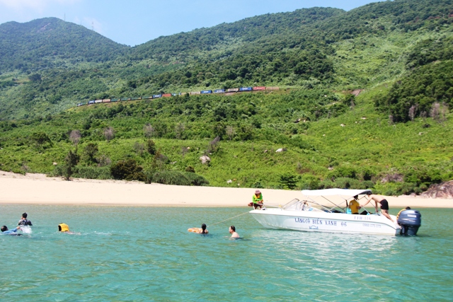 Cung đường ven biển… chờ khai phá