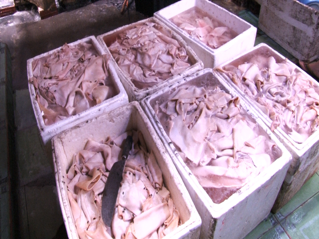 Phát hiện hai trường hợp kinh doanh sai phạm