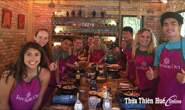 Sinh viên Mỹ trải nghiệm văn hóa Việt