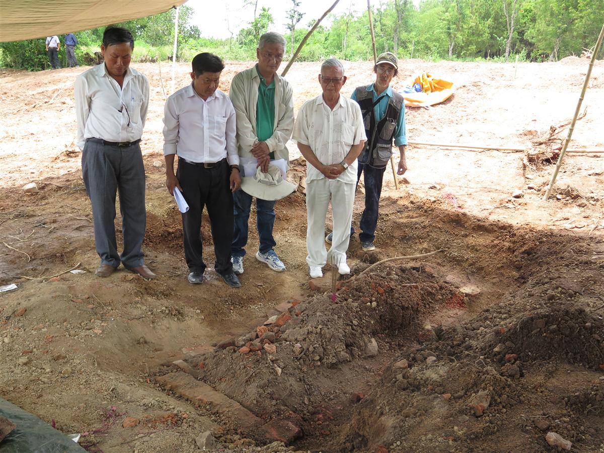 Kiến nghị di dời mộ tài nhân họ Lê ra khỏi khu vực triển khai dự án bãi đỗ xe