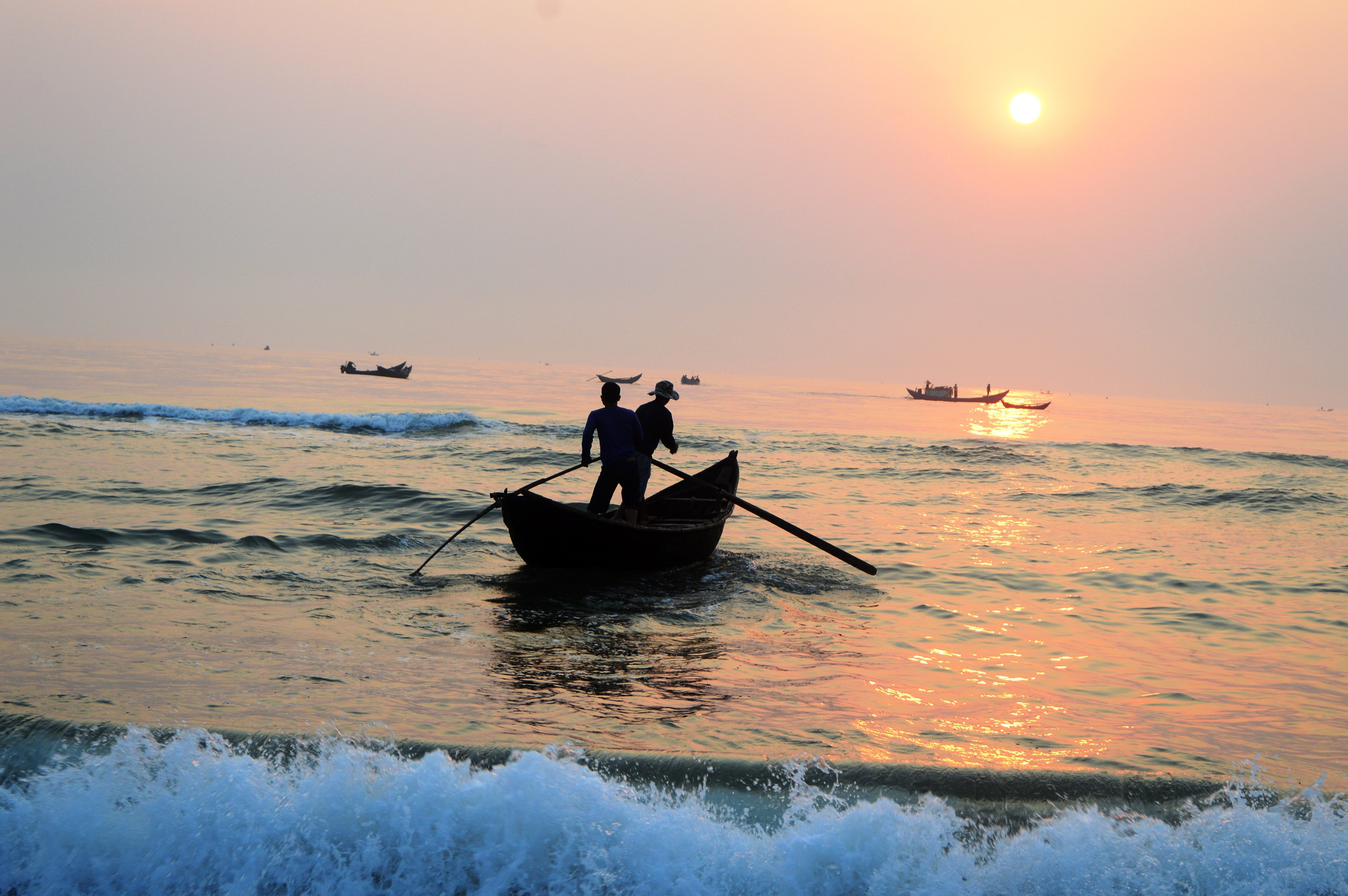 Hỗ trợ học nghề, chuyển nghề cho ngư dân 4 tỉnh miền Trung