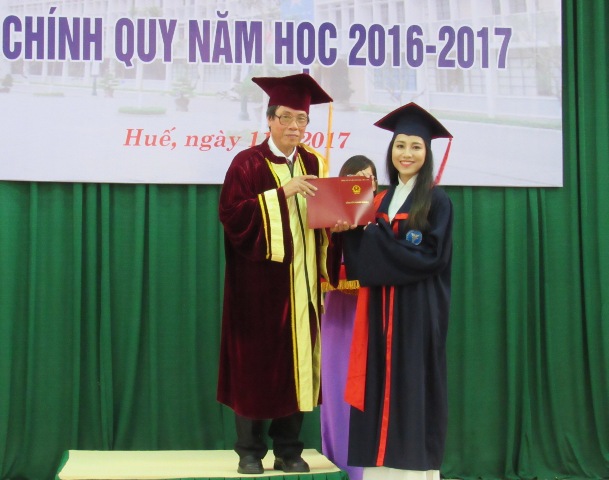 Trao bằng tốt nghiệp cho 576 sinh viên y khoa