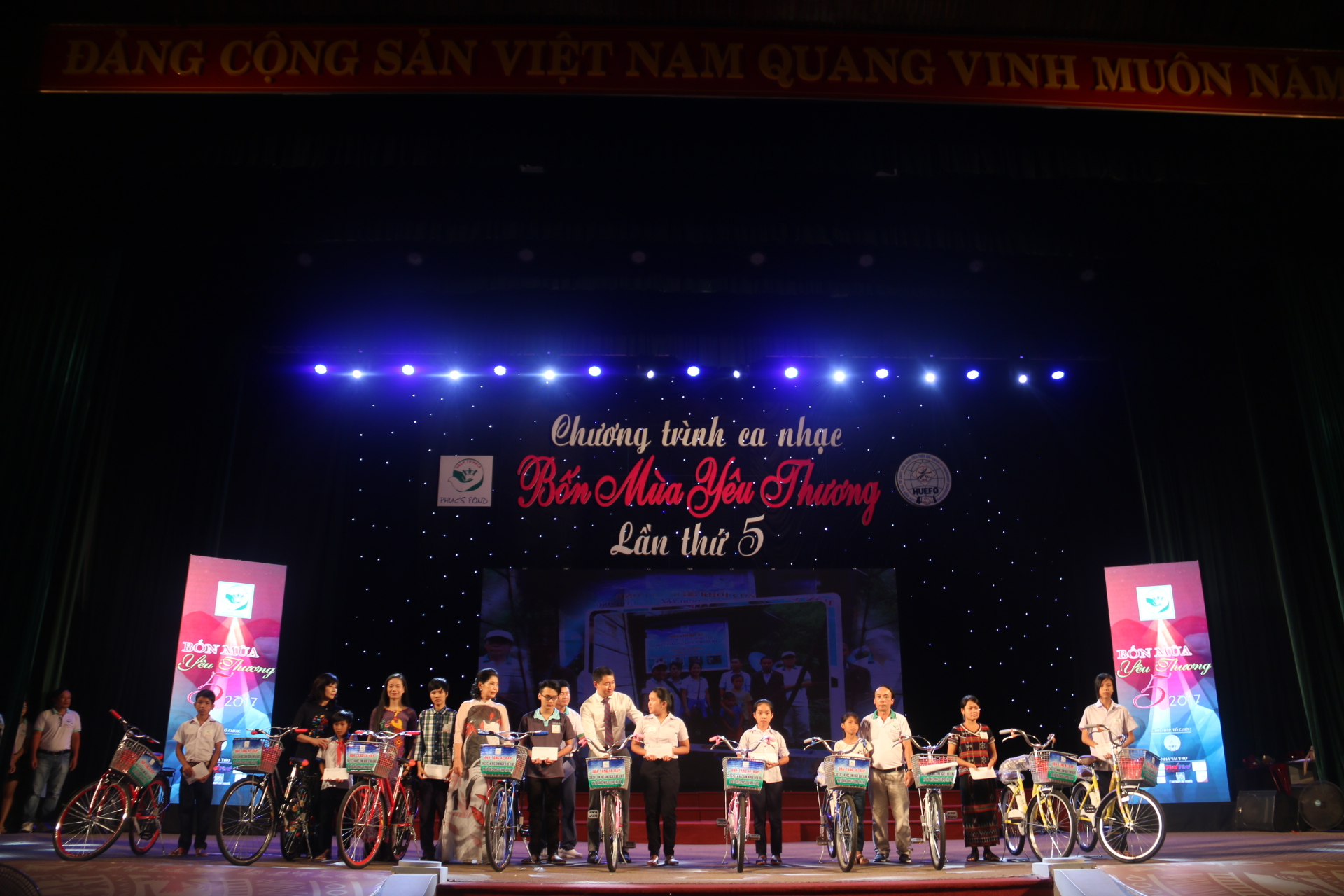 “Bốn mùa yêu thương”