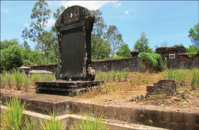 Quan tâm để lăng Chiêu Nghi thoát nguy cơ bị “bao vây”