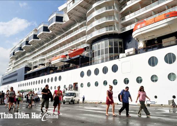 Xác định dòng khách chính của du lịch Huế