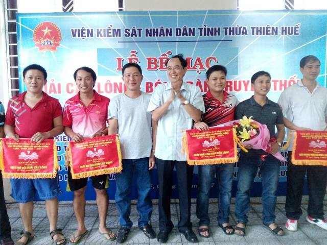 VKSND tỉnh bế mạc giải cầu lông - bóng bàn