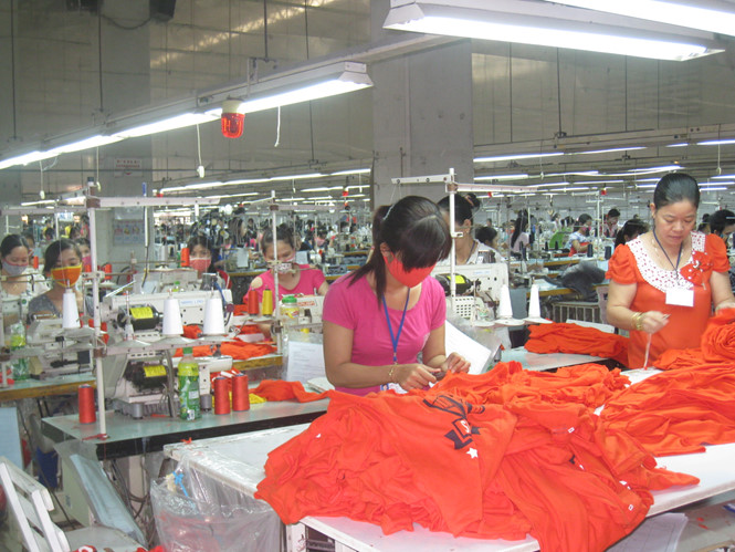 Tranh cãi về lộ trình tăng lương tối thiểu