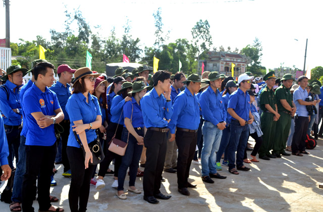 Đoàn khối Các cơ quan tỉnh ra quân chiến dịch tình nguyện hè