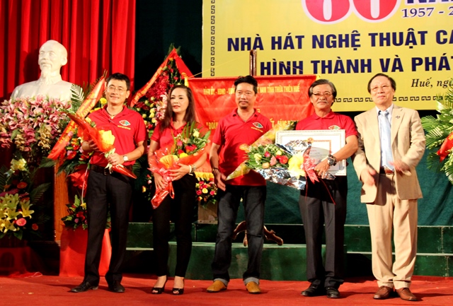 Nhà hát nghệ thuật ca kịch Huế được Bộ VHTTDL khen thưởng