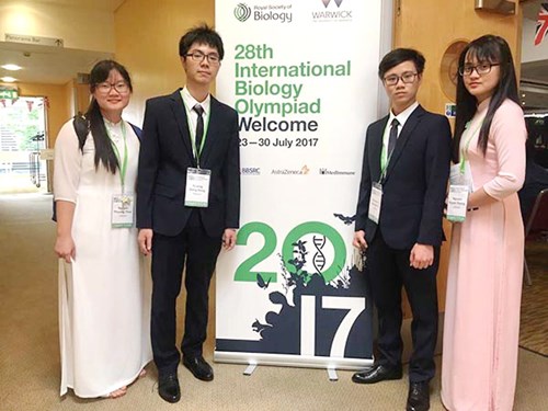 Quoc Hoc gifted High school’s student wins the Gold medal of international biology Olympiad 2017