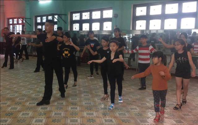 Dancesport nhí Nhọc nhằn nhưng say mê