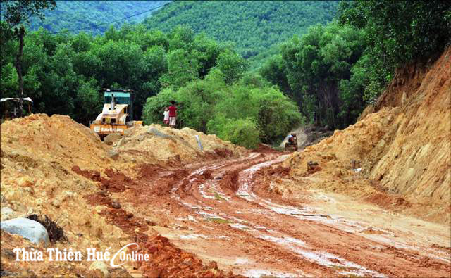 Mất cả mùa du lịch vì thi công đường chậm