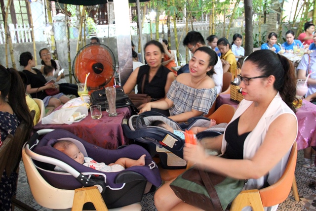 Breastfeeding Journey Through Vietnam goes to Hue