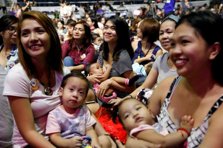 2 000 bà mẹ Philippines tham gia sự kiện khuyến khích nuôi con bằng sữa mẹ