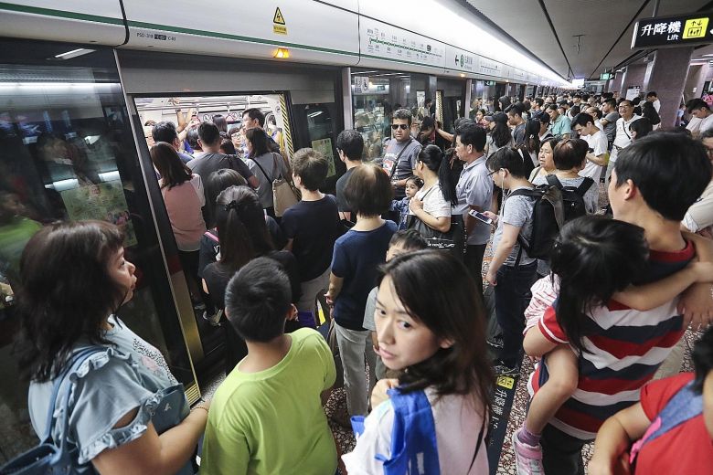 Hồng Kông Hệ thống tàu điện ngầm MTR chịu phạt vì sự cố trễ tàu kinh hoàng nhất lịch sử