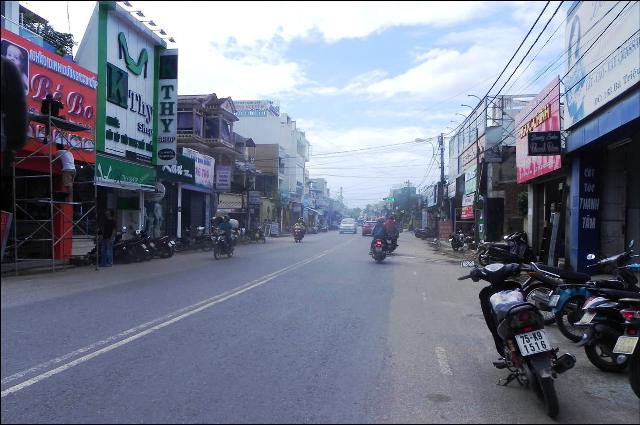 Bất cập từ những con đường không vỉa hè