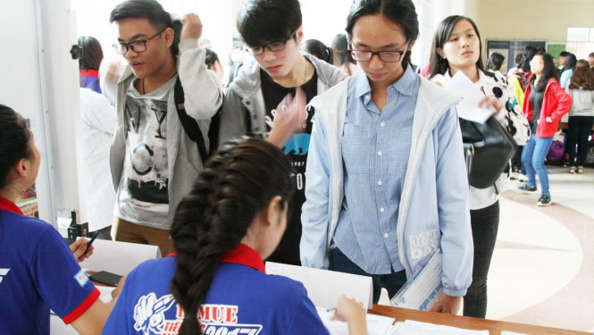 Trường tốp trên rủng rỉnh , trường tư đói thí sinh