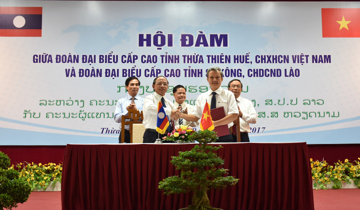 High level delegation talks between Thua Thien Hue and Sekong Laos