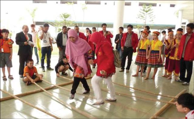 Năm học 2017-2018 Trường phổ thông Huế Star vẫn dạy và học bình thường