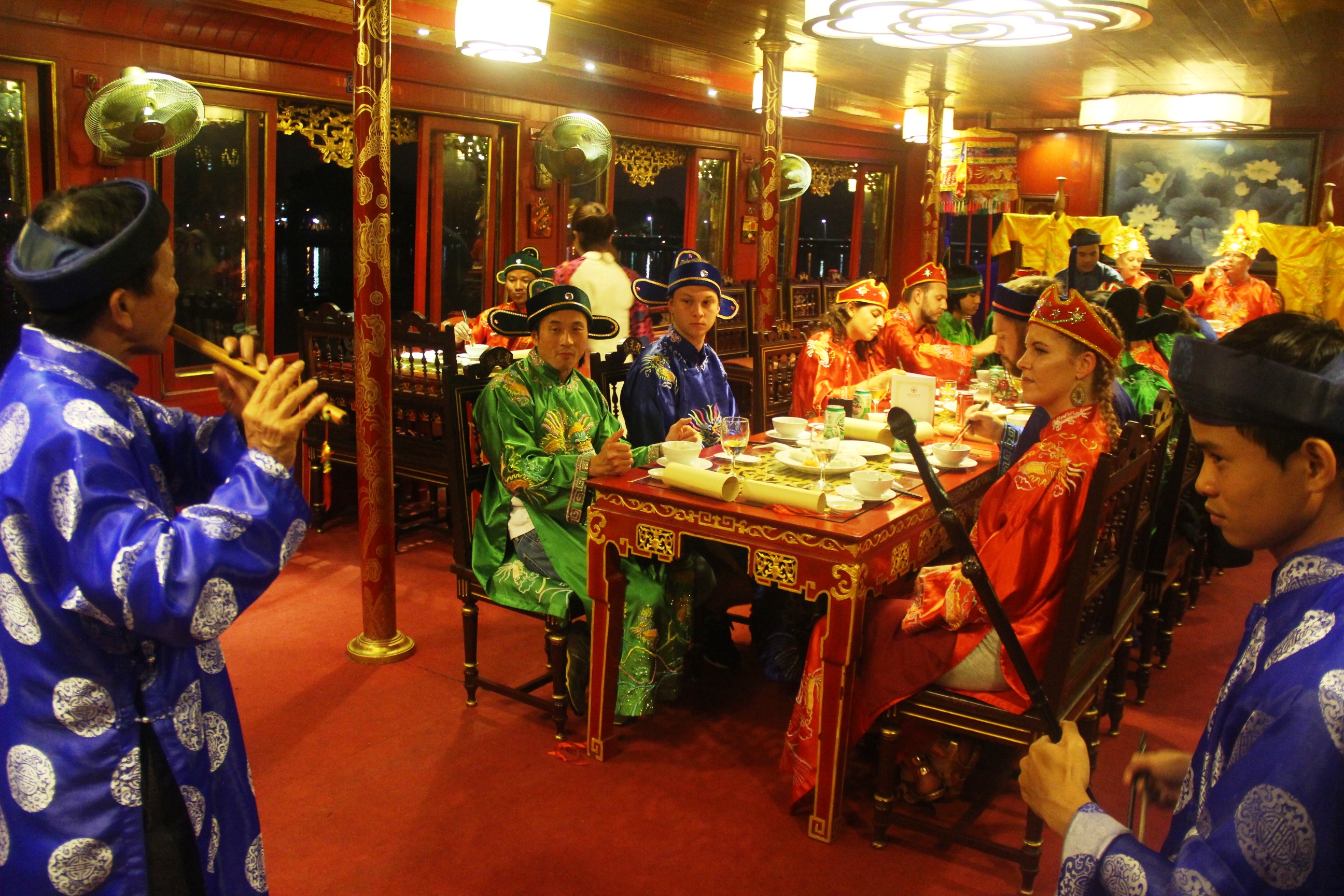 Adding Queen boat on Huong River