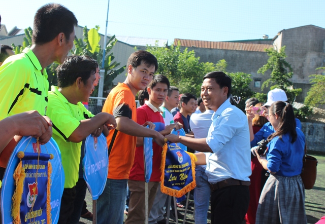 Gần 200 cầu thủ tham gia giải bóng đá Đoàn Khối các cơ quan tỉnh