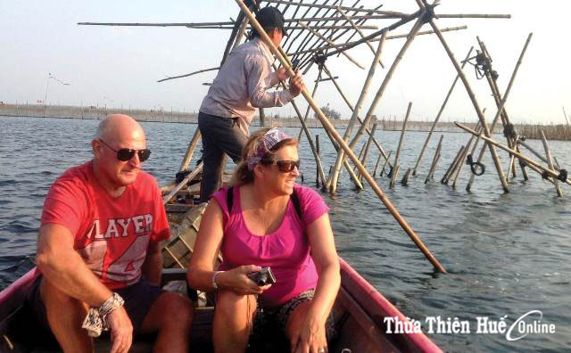 Cấm vận chuyển khách du lịch bằng thuyền cole Nên sớm có mẫu thuyền mới