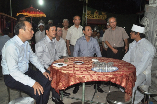 Thăm các gia đình nạn nhân tử vong trong vụ tai nạn giao thông tại Bình Định