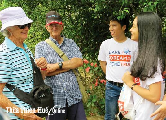 Giữ văn hóa Huế từ lớp trẻ