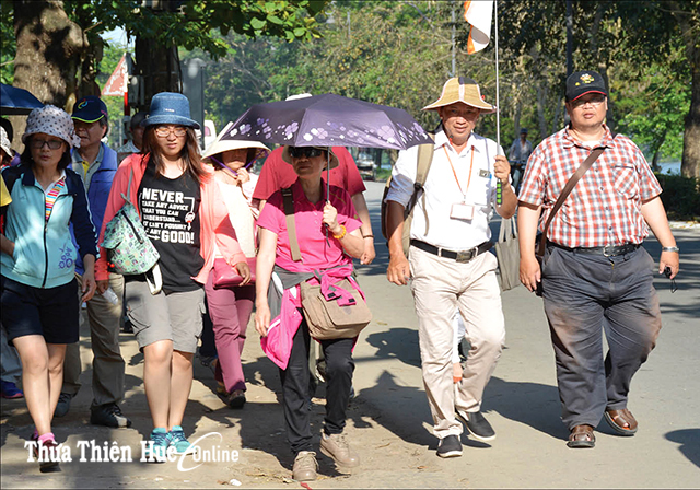 Measures to surmount obstacles to develop tourism enterprises