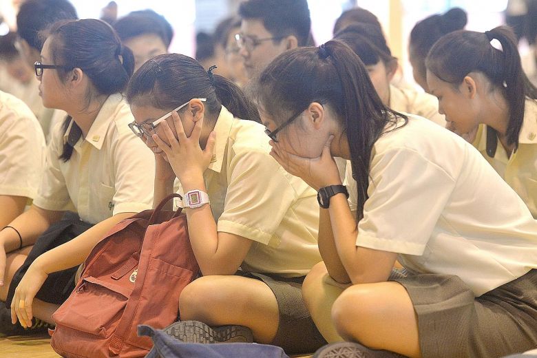 Học sinh Singapore chịu đựng áp lực học tập căng thẳng