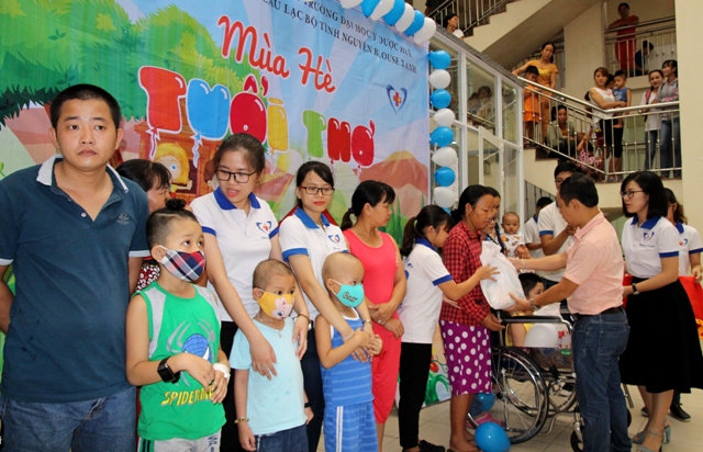 Nhiều hoạt động ý nghĩa cho bệnh nhi khó khăn