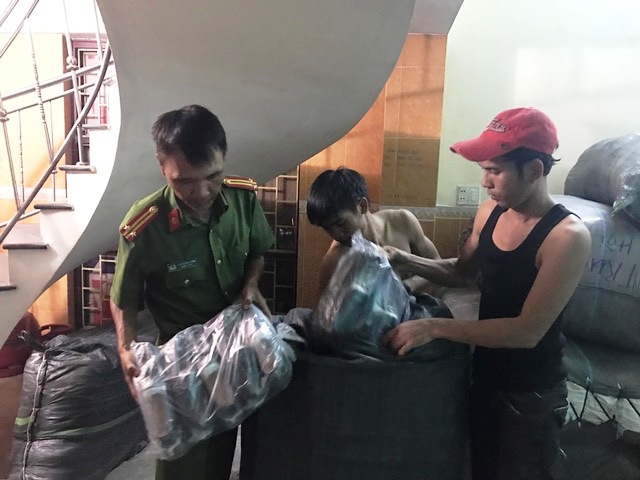 Bắt xe tải chở lượng hàng nhập lậu “khủng”