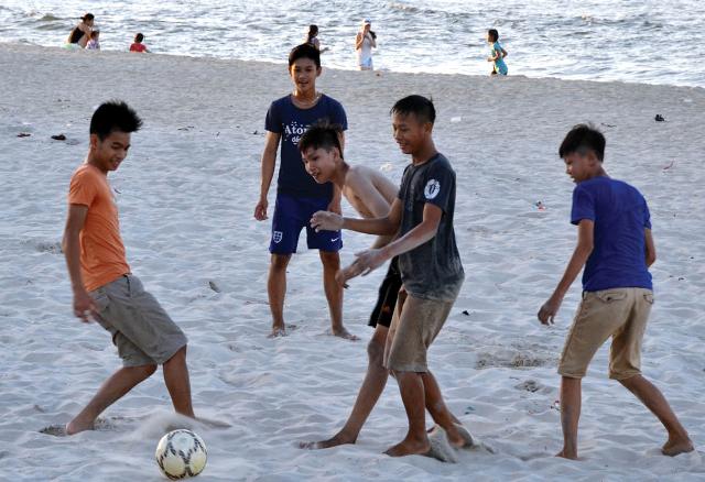 Tắm biển ở Ngũ Điền