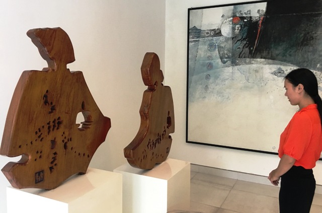 Mrs Myshu donates 13 works to Le Ba Dang and Diem Phung Thi Art Center