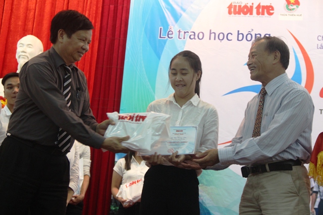 Tiếp sức cho 100 tân sinh viên nghèo