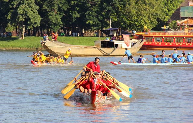 Sôi nổi giải đua ghe truyền thống trên sông Hương