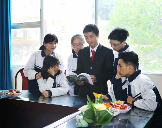 Thầy giáo dạy Lịch sử bằng thơ xác lập Kỷ lục Việt Nam