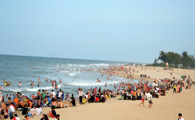 Du lịch biển “bội thu” dịp lễ