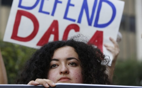 15 bang đồng loạt kiện quyết định hủy bỏ DACA của Tổng thống Trump