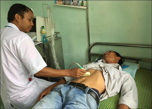 Hết lòng chăm sóc sức khỏe người dân